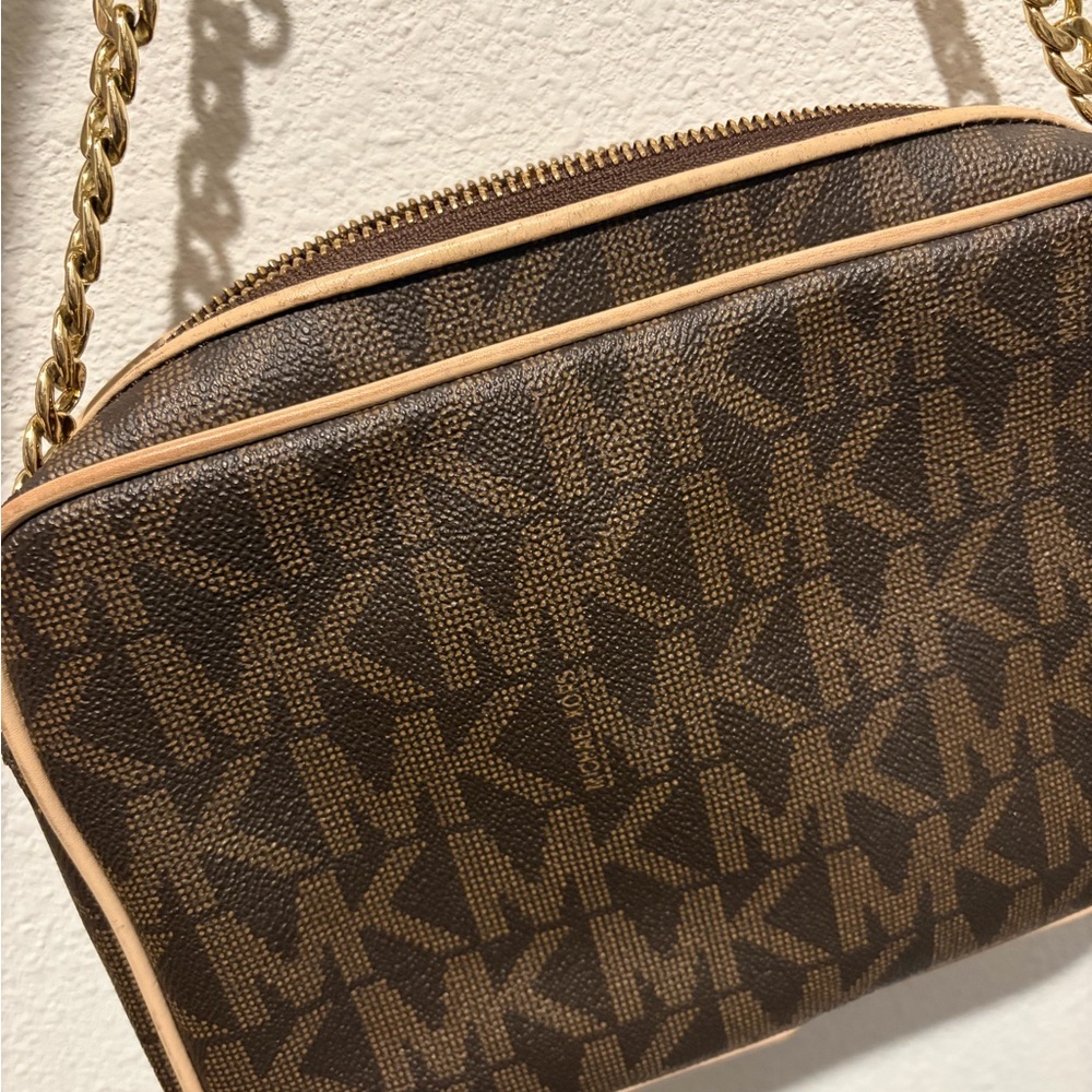 Michael Kors Jet Set Signature PVC Crossbody – Brown Logo w/ Gold Chain - Picture 5 of 7